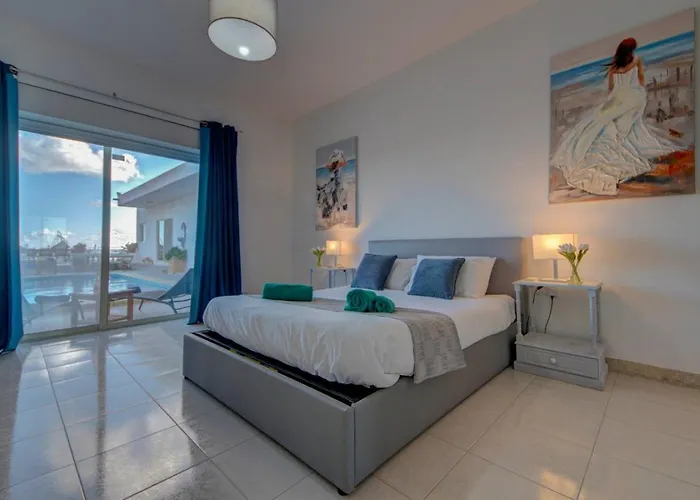 Villa Amora Sky Line Views And Billiards By Haven And Keys Malta Is-Swieqi
