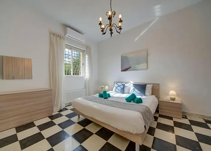 Amora Sky Line Views And Billiards By Haven And Keys Malta Villa *