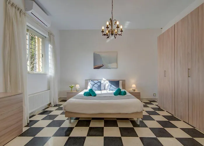 Amora Sky Line Views And Billiards By Haven And Keys Malta Is-Swieqi