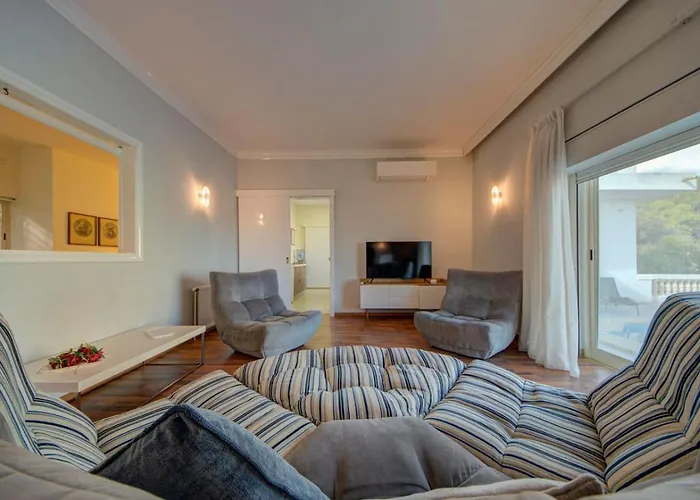 Villa Amora Sky Line Views And Billiards By Haven And Keys Malta Is-Swieqi