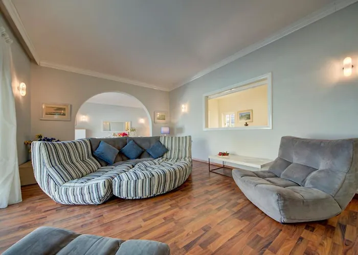 Amora Sky Line Views And Billiards By Haven And Keys Malta Is-Swieqi