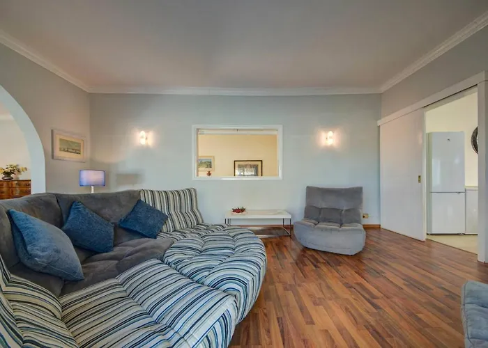 Villa Amora Sky Line Views And Billiards By Haven And Keys Malta Is-Swieqi