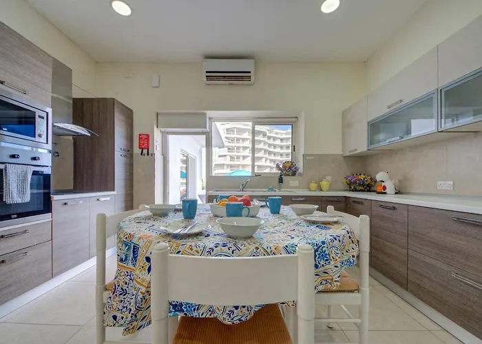 Villa Amora Sky Line Views And Billiards By Haven And Keys Malta Is-Swieqi