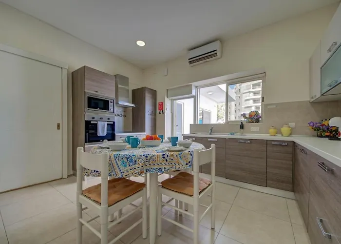 Amora Sky Line Views And Billiards By Haven And Keys Malta Villa Is-Swieqi