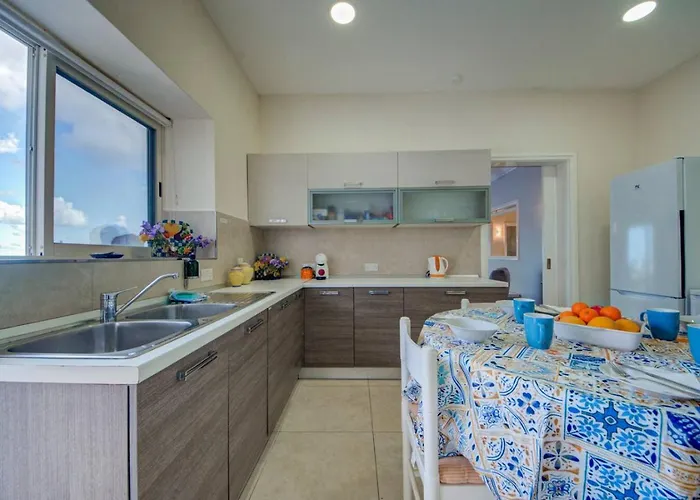 Amora Sky Line Views And Billiards By Haven And Keys Malta *