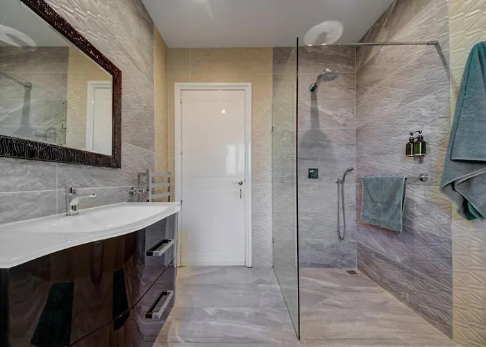 Amora Sky Line Views And Billiards By Haven And Keys Malta Villa Is-Swieqi