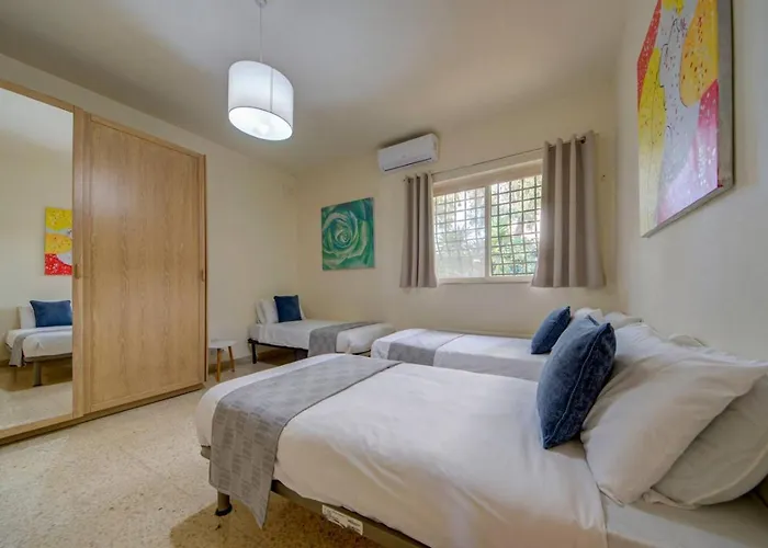 Amora Sky Line Views And Billiards By Haven And Keys Malta Villa *