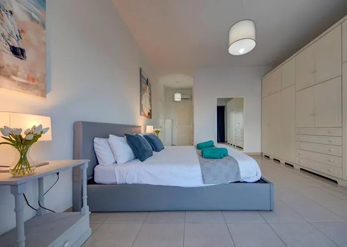 Amora Sky Line Views And Billiards By Haven And Keys Malta