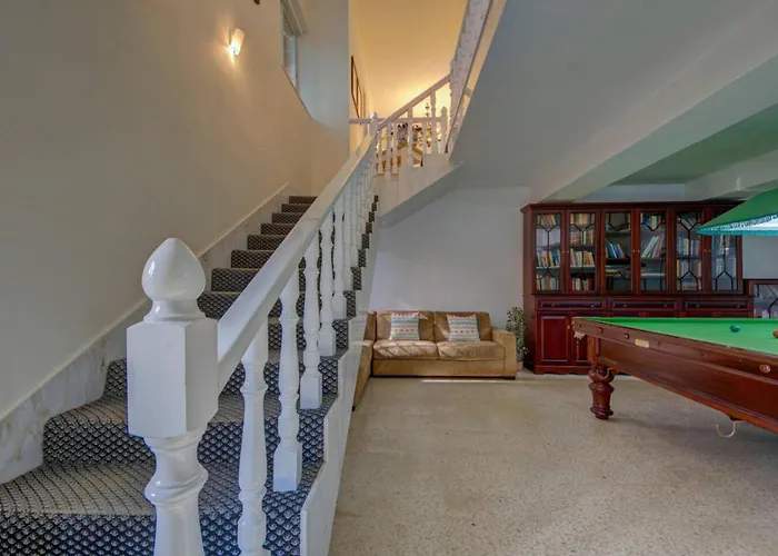 Amora Sky Line Views And Billiards By Haven And Keys Malta Villa *