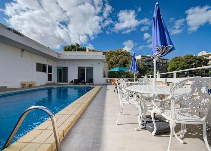 Villa Amora Sky Line Views And Billiards By Haven And Keys Malta Is-Swieqi