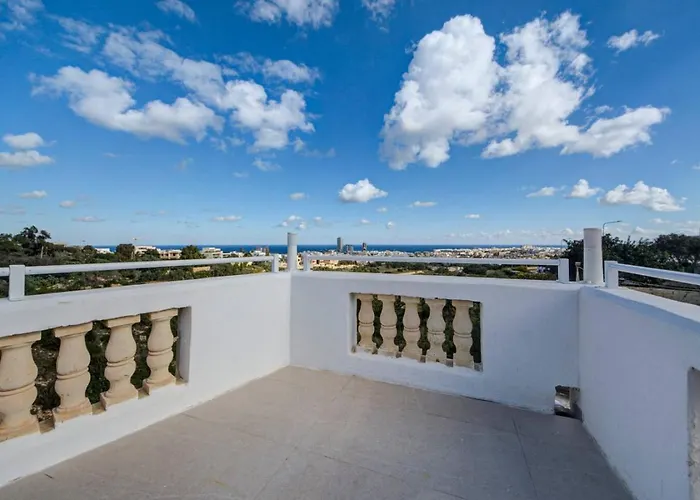 Villa Amora Sky Line Views And Billiards By Haven And Keys Malta *