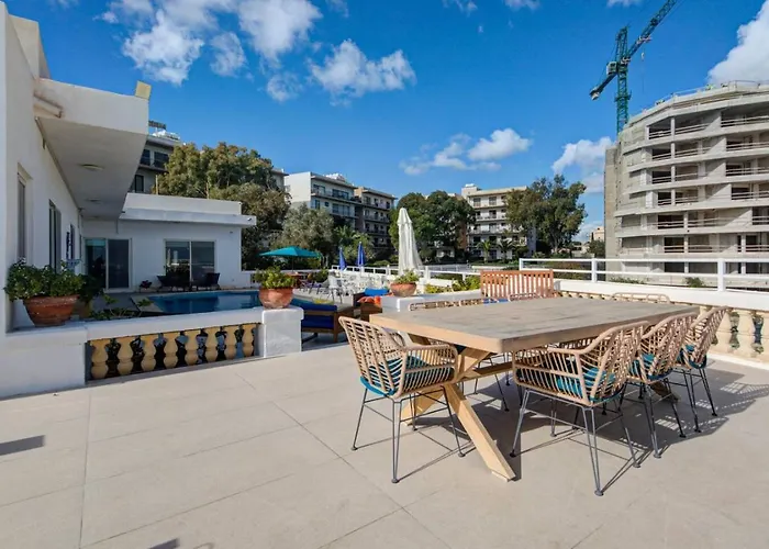 Amora Sky Line Views And Billiards By Haven And Keys Malta Villa *