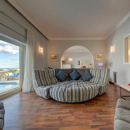 Amora Sky Line Views And Billiards By Haven And Keys Malta Vilă