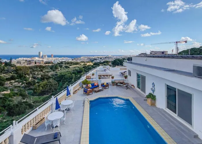Amora Sky Line Views And Billiards By Haven And Keys Malta Vilă
