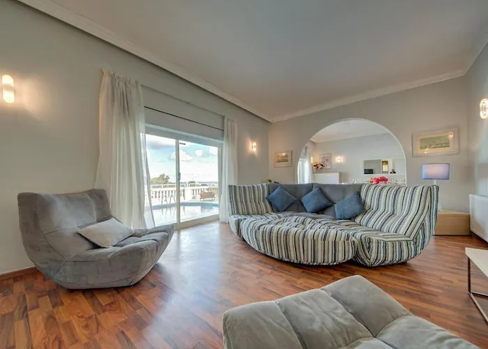 Amora Sky Line Views And Billiards By Haven And Keys Malta * Is-Swieqi