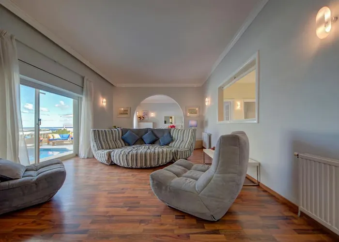 Vilă Amora Sky Line Views And Billiards By Haven And Keys Malta