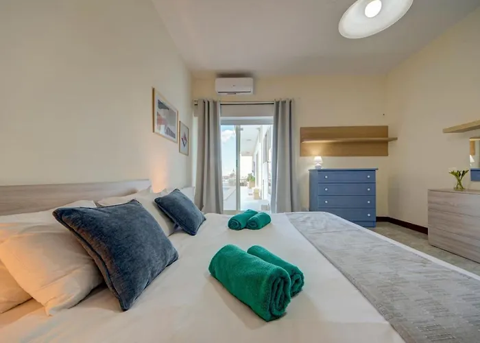 Amora Sky Line Views And Billiards By Haven And Keys Malta Vilă